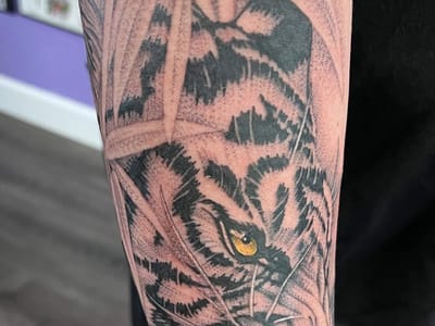 Ago tattoo and piercing