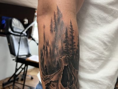 Black Swallow Tattoo Studio