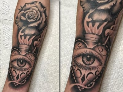 Blue Horseshoe Tattoo and Piercing