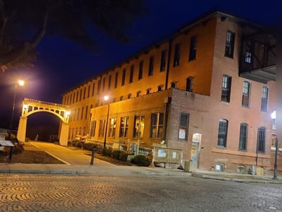 Blue Moon Tattoo & Body Piercing