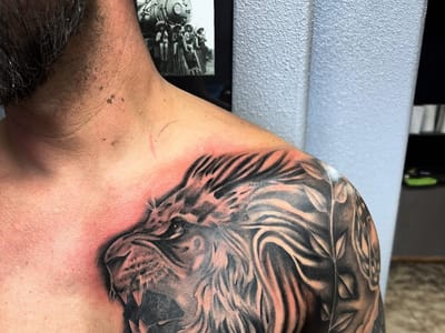 Center Left Tattoo studio