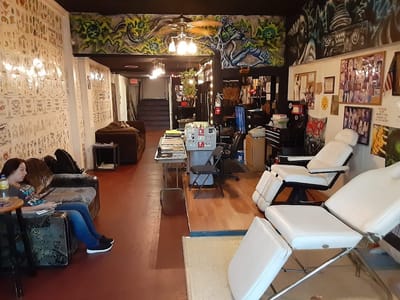 Dave's Tattoos & Body Piercing