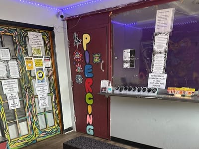 De Ultimate Tattoos and Piercing