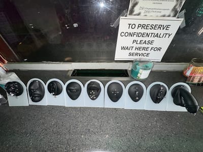 De Ultimate Tattoos and Piercing