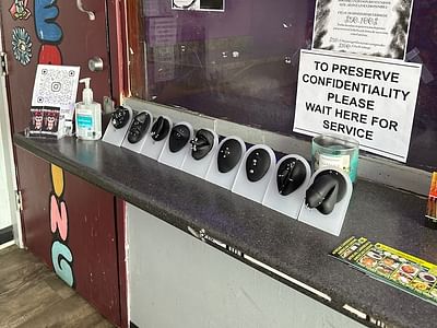 De Ultimate Tattoos and Piercing