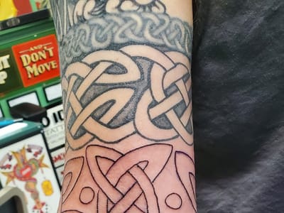 Deluxe Tattoo Parlor