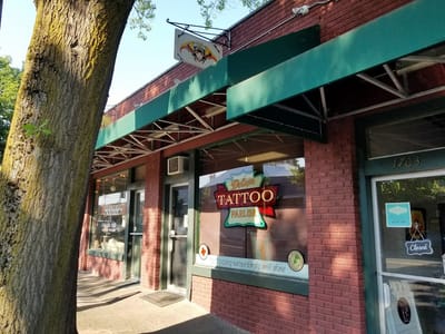 Deluxe Tattoo Parlor