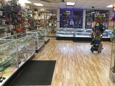 Freaky's Smoke Shop & Tattoo III Thornton