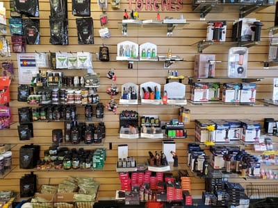 Freaky's Smoke Shop & Tattoo III Thornton