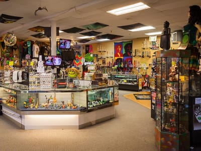 Freaky's Smoke Shop & Tattoo IV Glendale