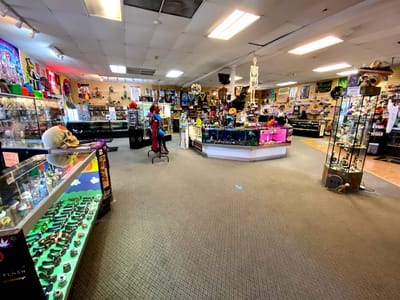 Freaky's Smoke Shop & Tattoo IV Glendale