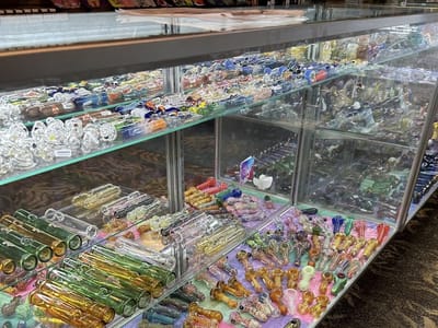 Freaky's Smoke Shop & Tattoo IX N. Wadsworth