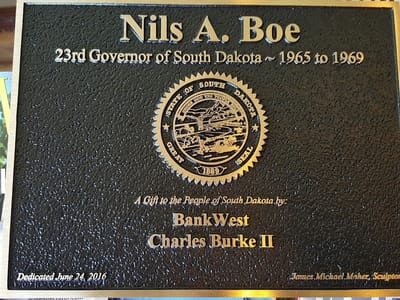 Governor Nils Boe