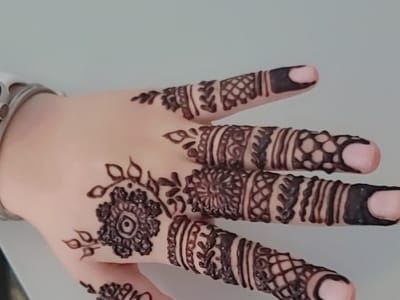 Henna/Mehndi tattoo by Amber
