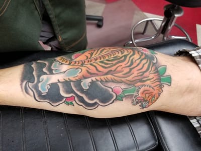 Hoops Tattoo and Piercing