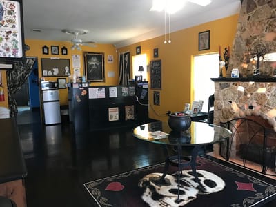 Jelly’s Surly Skull : a Private Studio