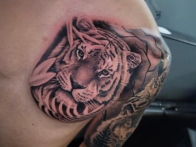 Knucklehead Tattoo Shop