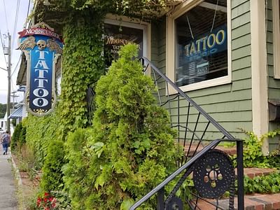 Mooncusser Tattoo & Piercing Studio