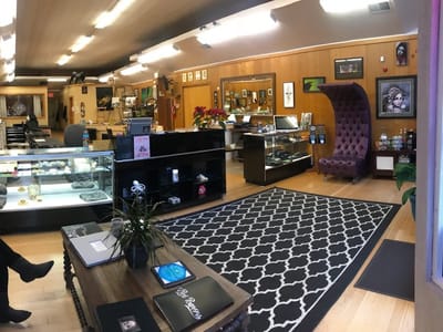 Queen Bee Tattoo & Salon