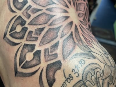 Queen of Hearts Tattoo & Piercings