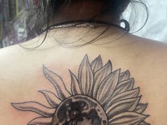 Queen of Hearts Tattoo & Piercings