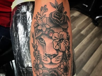 Sideshow Tattoos & Piercings