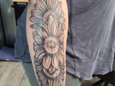 Tainted Skin & Who Dun It Piercing Salon