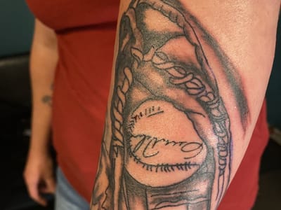 Tat It Up LLC ( Tattoo & Body Piercing Studio)