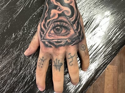 THE PIRATES LOUNGE TATTOO PARLOR