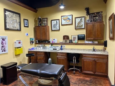 The Queen Bee Tattoo and Piercing Parlour