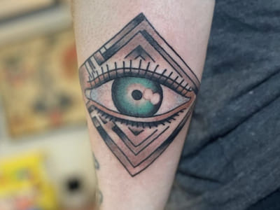 The Queen’s Head Tattoo Parlour