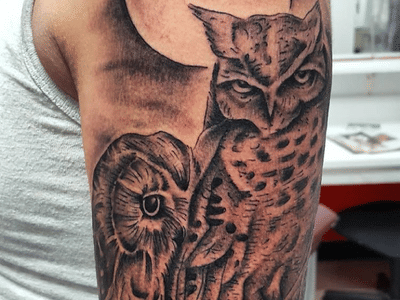 To The Moon Tattoo Studio