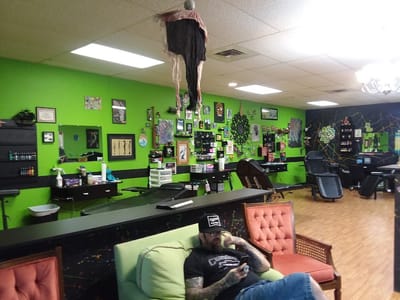 To The Moon Tattoos studios 1543