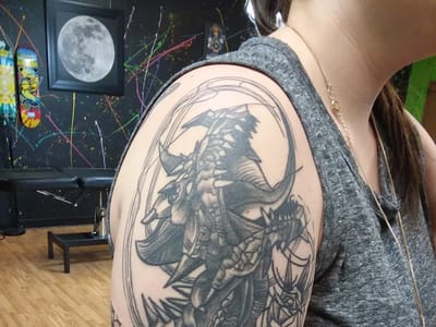 To The Moon Tattoos studios 1543