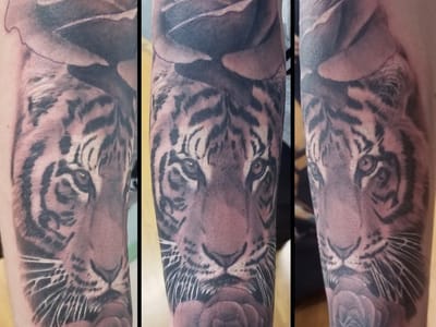 Unhinged Tattoos & Piercing