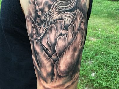 Utopian tattoo and body piercing