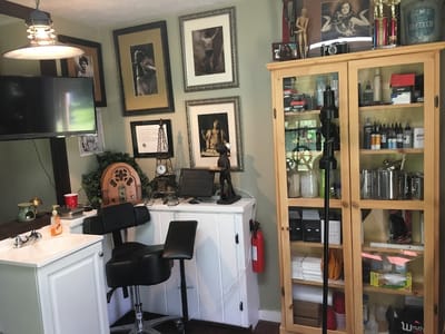 Utopian tattoo and body piercing